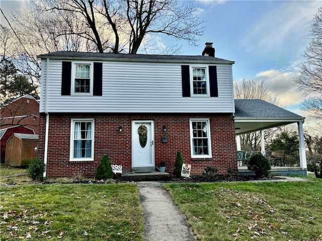 view of front of house with a front lawn