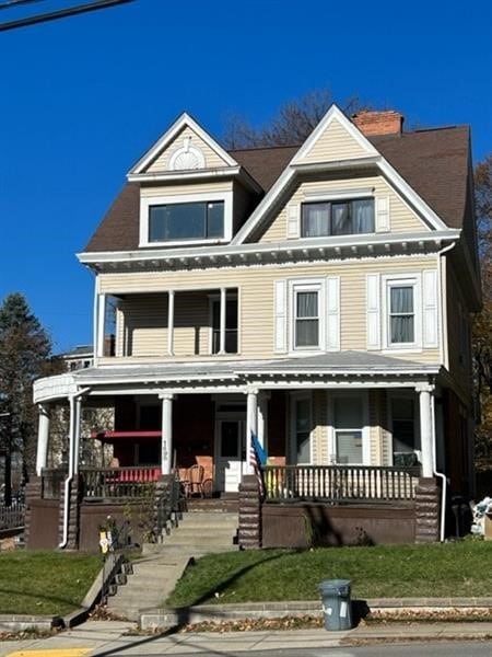 view of front facade featuring a porch