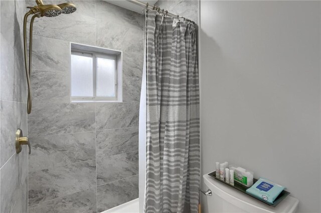 1402 Bingham St, South Side, PA 15203 - full bathroom featuring tiled shower and toilet