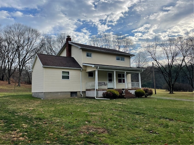 view of front of property featuring a porch and a front yard