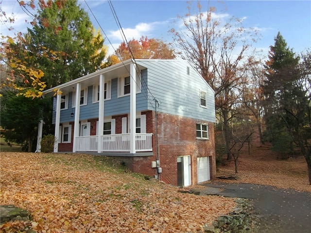 view of front facade featuring a garage