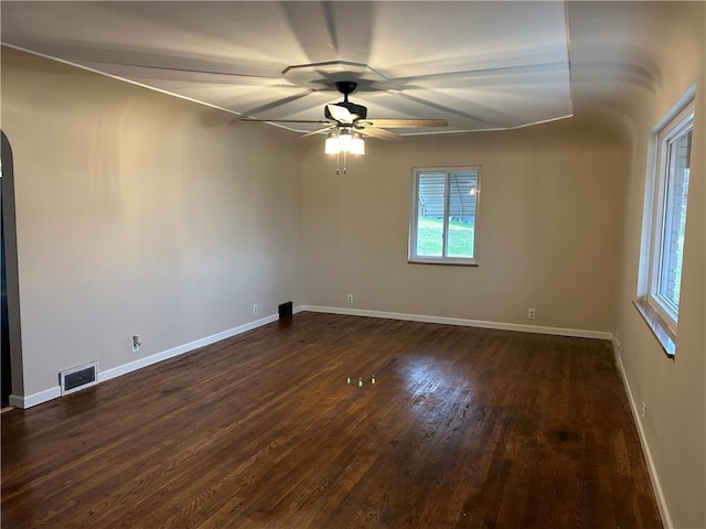 empty room featuring dark hardwood / wood-style floors and ceiling fan