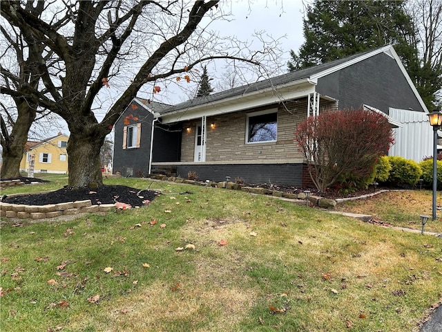 ranch-style home with a front lawn