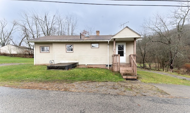 view of front of home featuring a front yard