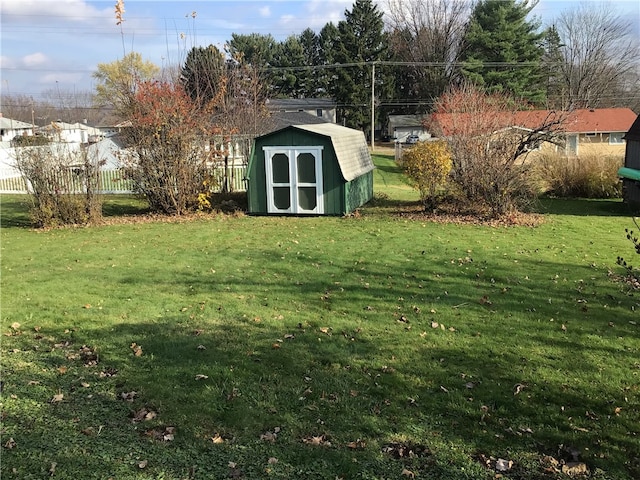 view of yard featuring a storage shed