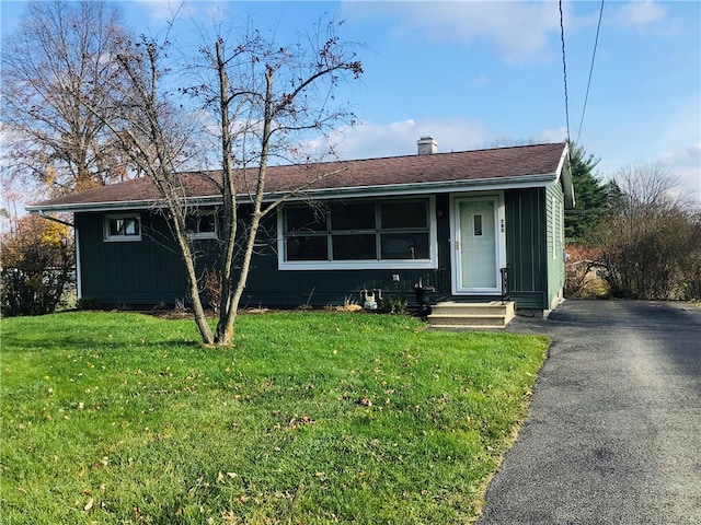 ranch-style home with a front lawn