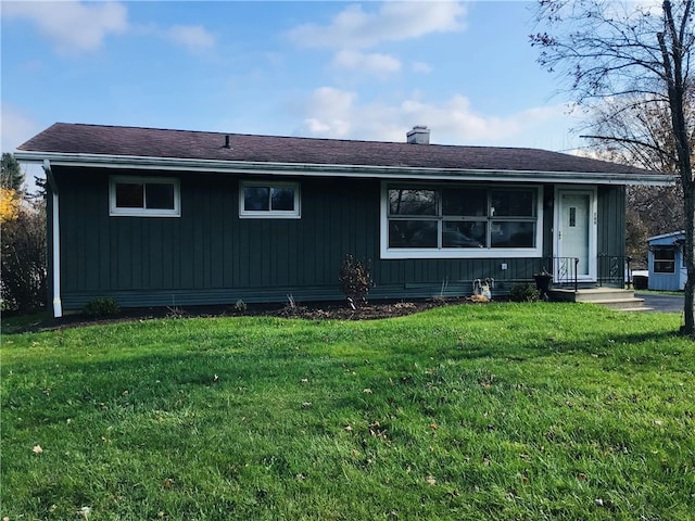 view of front of house featuring a front yard