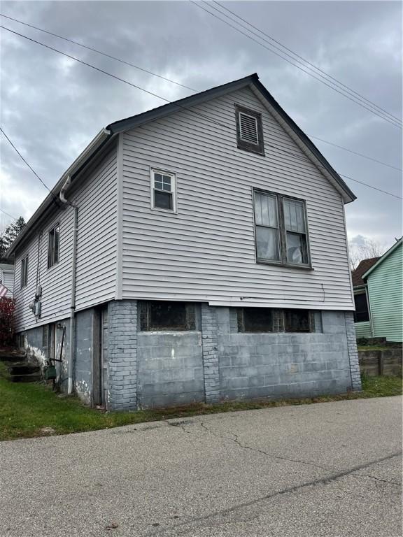 610 9th St, Glassport, PA 15045 - view of property exterior