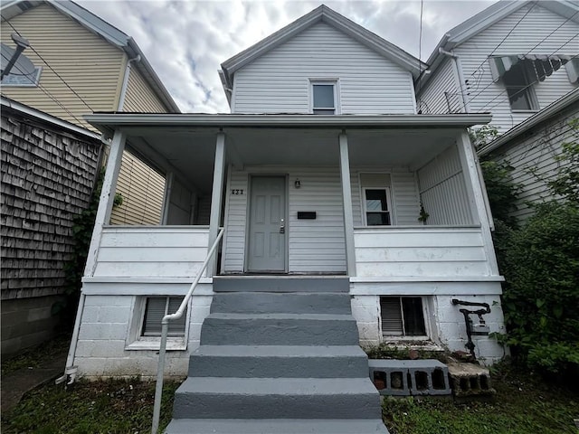 431 Euclid Ave, Glassport, PA 15045 - view of front facade featuring a porch