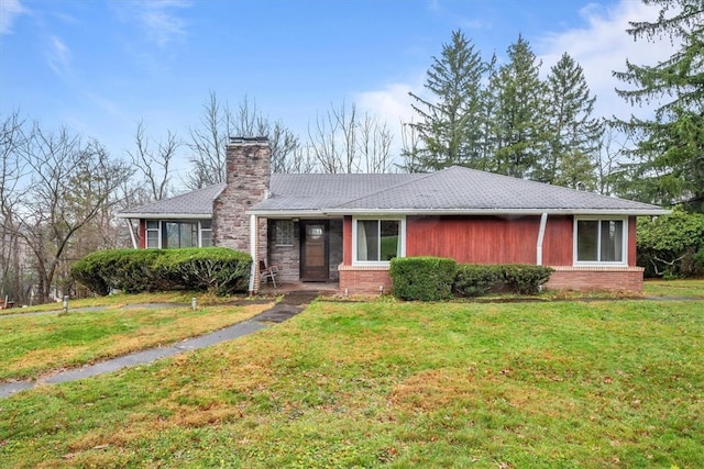 ranch-style home with a front yard