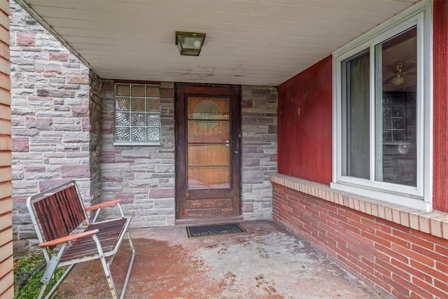 entrance to property with covered porch