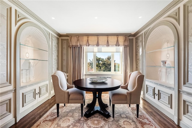 living area featuring hardwood / wood-style flooring and ornamental molding