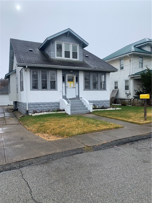 view of front of home with a front yard