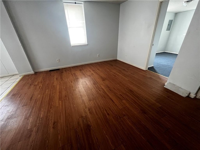 empty room featuring light wood-style flooring and baseboards