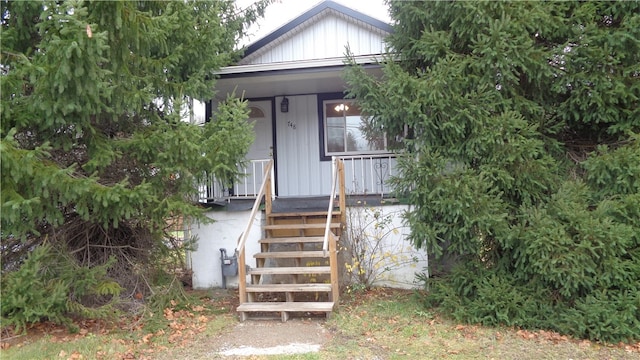 view of front of property with a porch