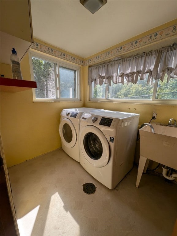 2225 Swallow Hill Rd, Scott Twp Sal, PA 15220 - laundry area with washing machine and dryer