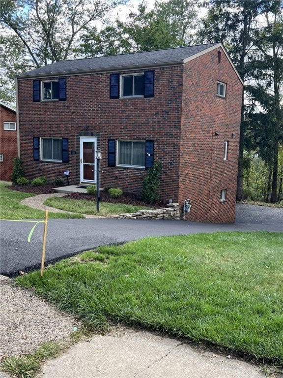 view of front of house with a front yard