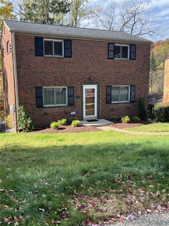 view of front of home featuring a front lawn