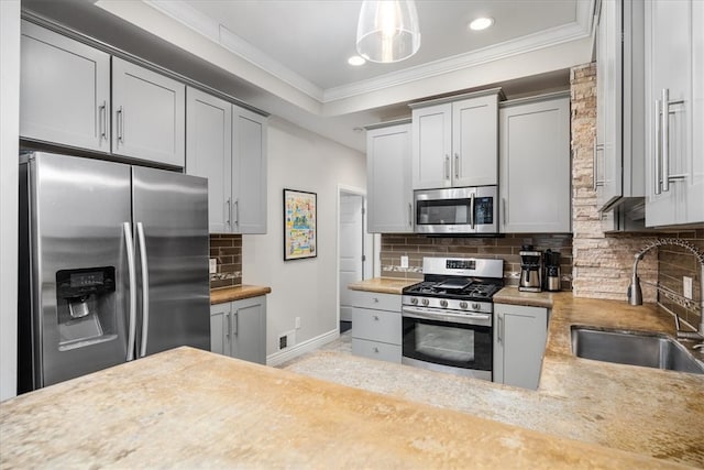 kitchen featuring tasteful backsplash, stainless steel appliances, hanging light fixtures, and sink