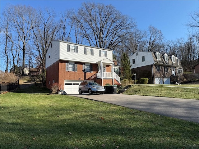 view of front of home featuring a garage and a front yard