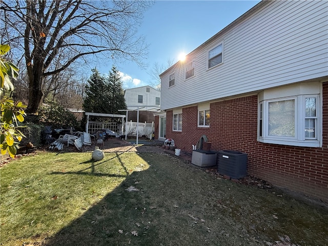 view of yard featuring cooling unit