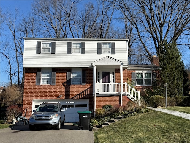 view of front facade featuring a front yard and a garage