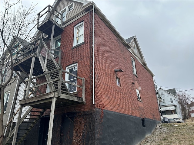 view of side of property featuring a balcony