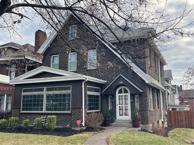 view of front of property with a front lawn