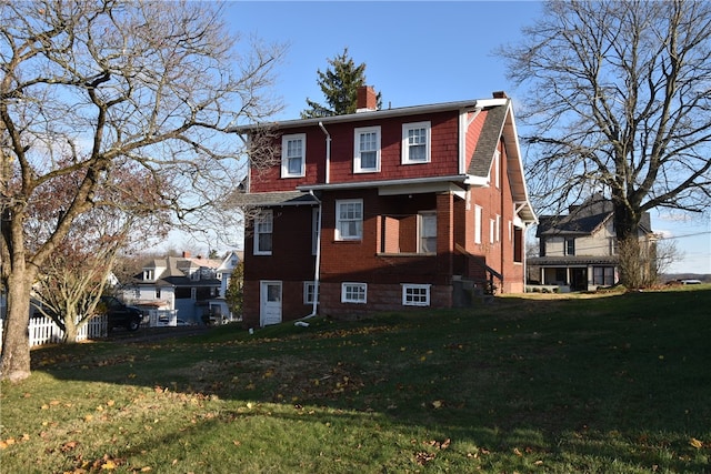 exterior space featuring a front yard