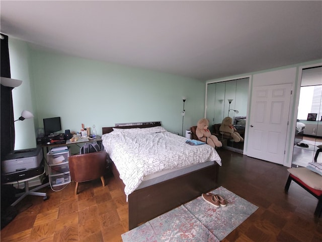 bedroom featuring a closet