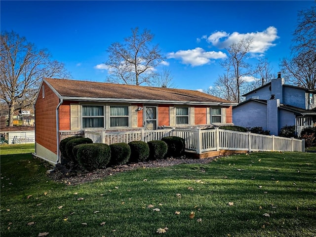 view of front facade with a front yard