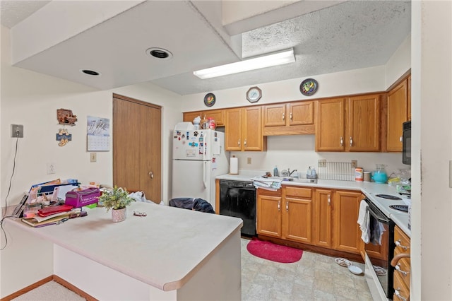 kitchen featuring kitchen peninsula, sink, and black appliances