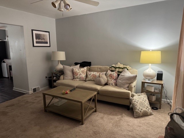 carpeted living room featuring ceiling fan