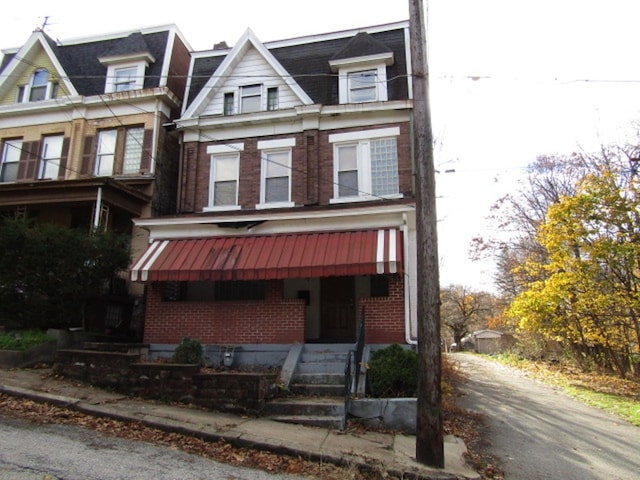 view of front of house