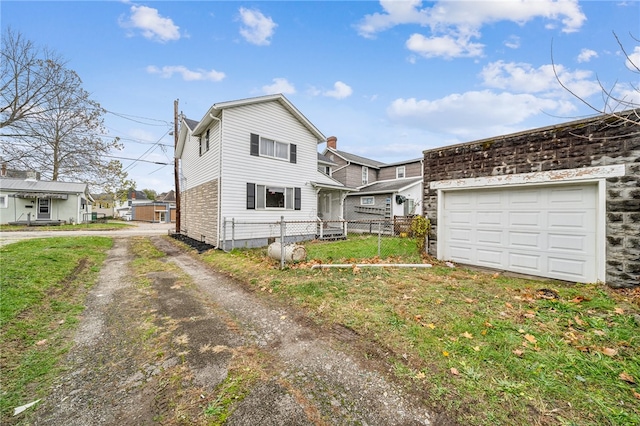 view of front facade with a front yard