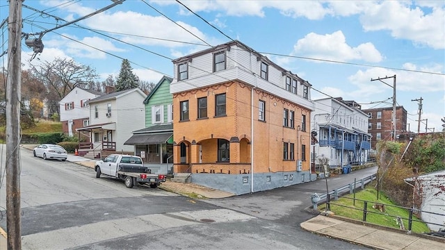 810 Hays St, Homestead, PA 15120 - view of property with a residential view