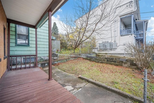 810 Hays St, Homestead, PA 15120 - view of wooden deck