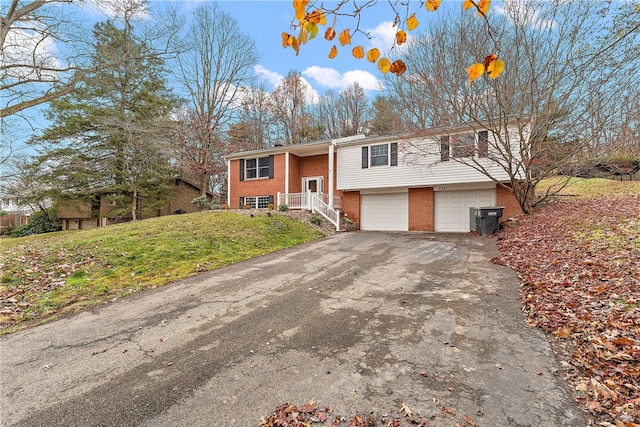 bi-level home featuring a front lawn and a garage