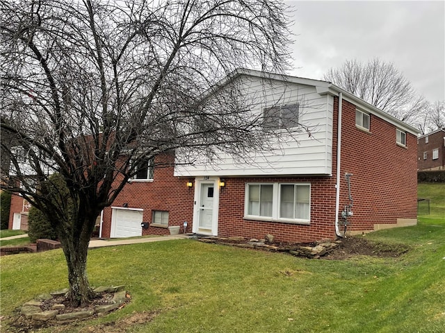 tri-level home featuring a front lawn and a garage