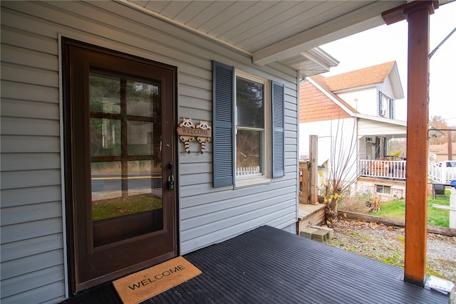 doorway to property with covered porch