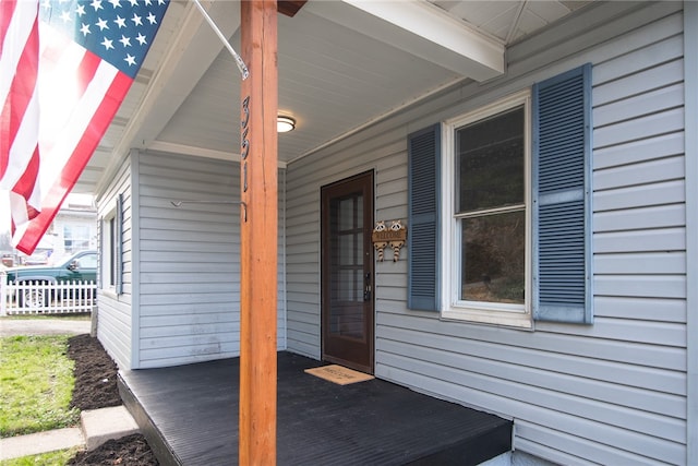 entrance to property featuring covered porch