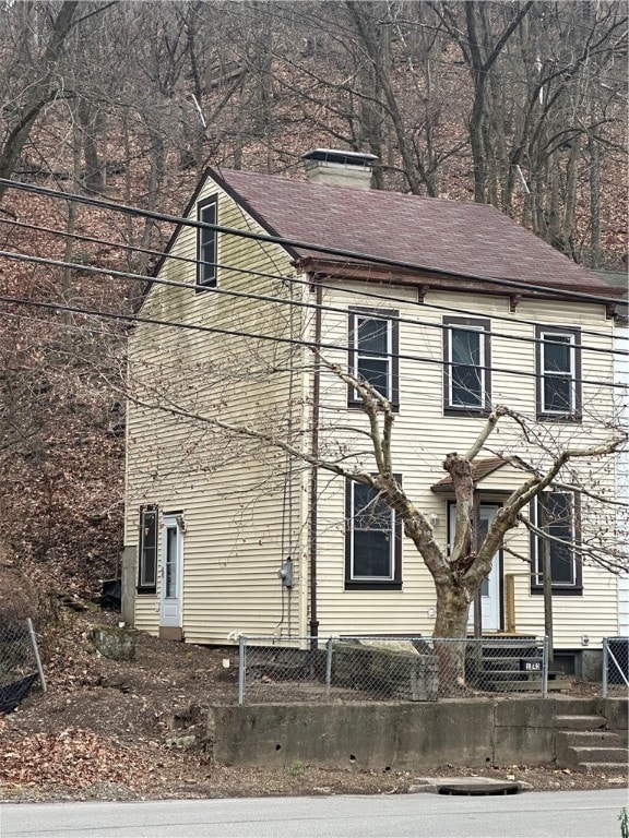 view of front of property