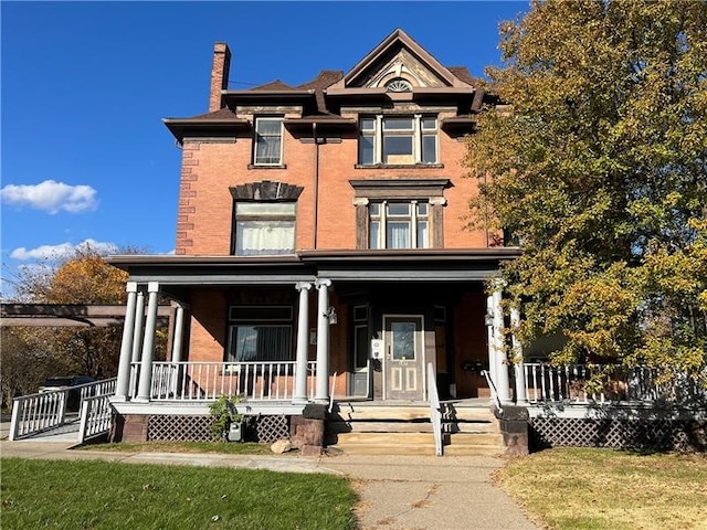 view of front of house with covered porch