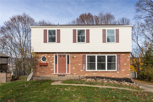 view of front of property with a front yard