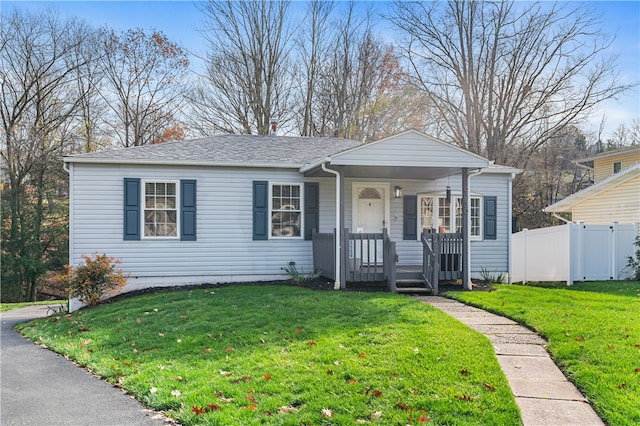 view of front of home featuring a front lawn