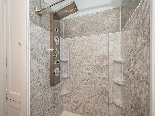 bathroom featuring tiled shower