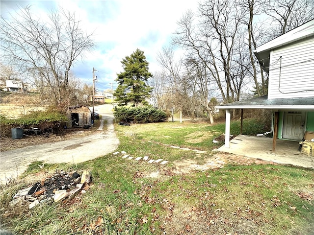 view of yard with a patio area