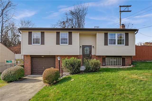 bi-level home featuring a front lawn and a garage