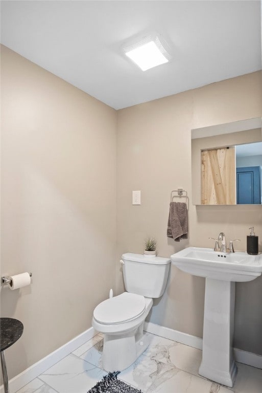 bathroom featuring toilet and sink