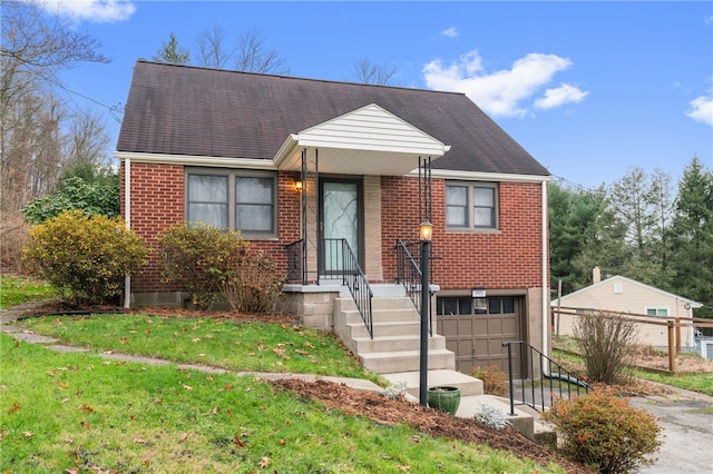 view of front facade featuring a front yard and a garage